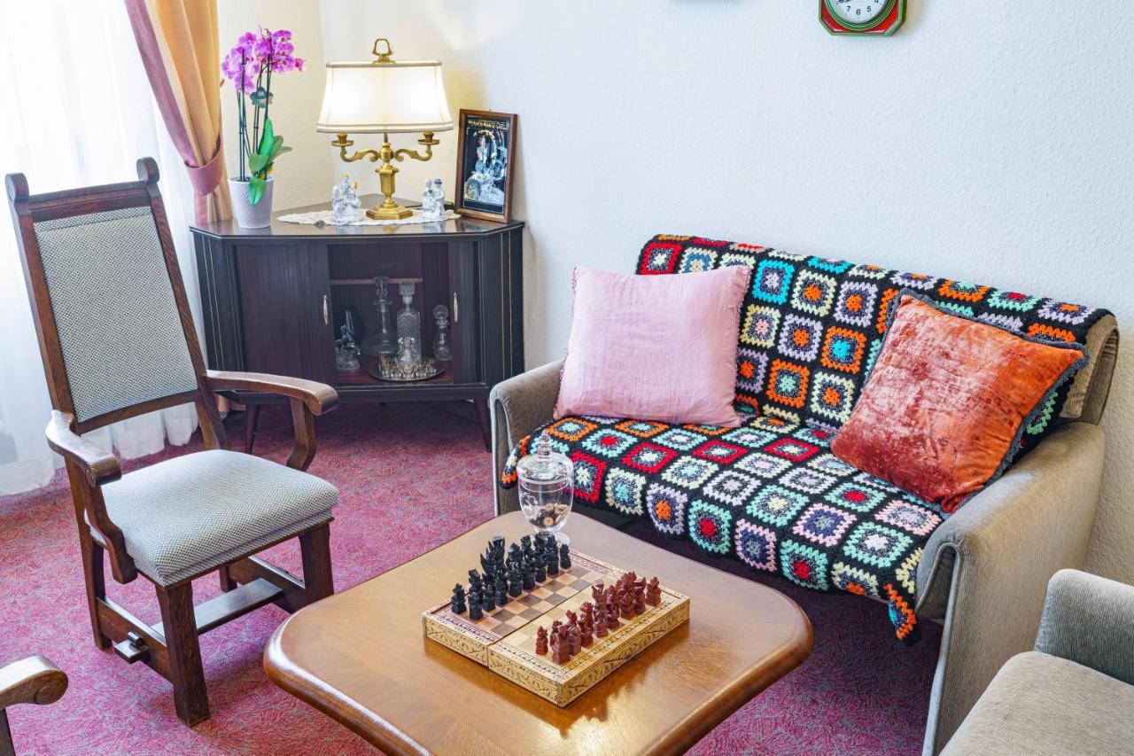 Tante Alma's Lasthaus Am Ring 3*